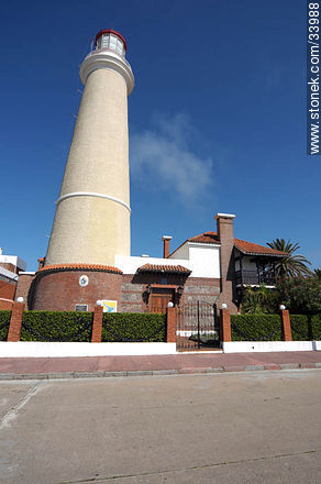 Punta del Este lighthouse - Punta del Este and its near resorts - URUGUAY. Photo #33988