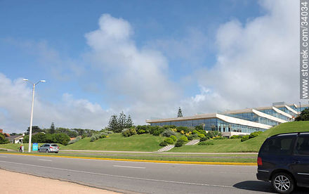 Edificio Acqua sobre playa Brava - Punta del Este y balnearios cercanos - URUGUAY. Foto No. 34034