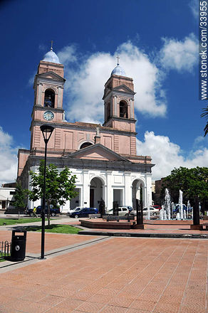 Maldonado square and cathedral - Department of Maldonado - URUGUAY. Foto No. 33955