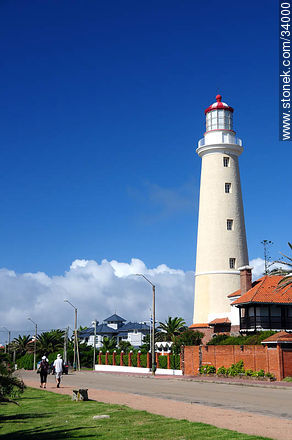 Punta del Este lighthouse - Punta del Este and its near resorts - URUGUAY. Photo #34000