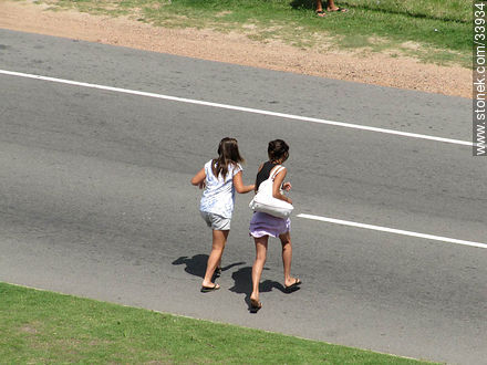 Careless young girls - Punta del Este and its near resorts - URUGUAY. Photo #33934