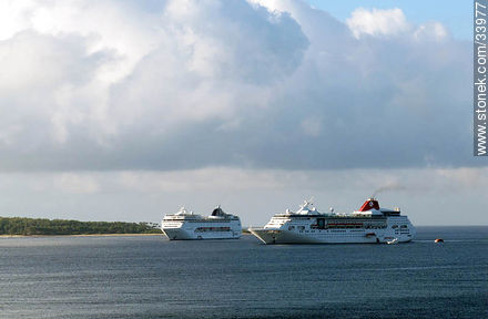 Cruises at Punta del Este bay - Punta del Este and its near resorts - URUGUAY. Foto No. 33977