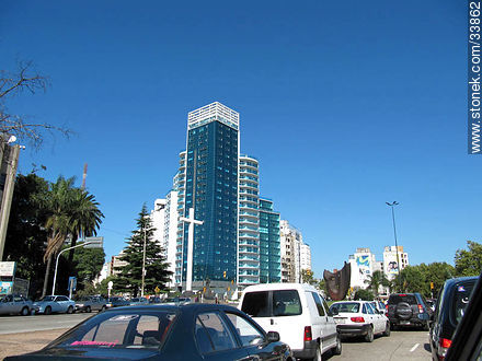 Torre del Congreso en V. Haedo y Bulevar Artigas (Av. Italia) - Departamento de Montevideo - URUGUAY. Foto No. 33862