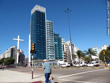 Avenida Italia y Bulevar Artigas. Torre del Congreso. - Departamento de Montevideo - URUGUAY. Foto No. 33867