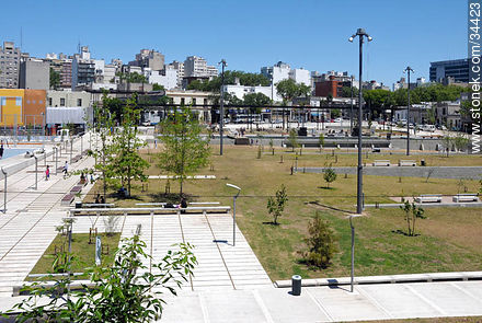 Parque Seregni. Manzana del ex corralón municipal.  Vista desde la calle Daniel Muñoz. - Departamento de Montevideo - URUGUAY. Foto No. 34423