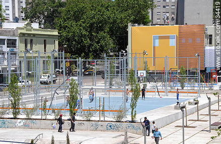 Parque Seregni. Canchas de deportes. - Departamento de Montevideo - URUGUAY. Foto No. 34419