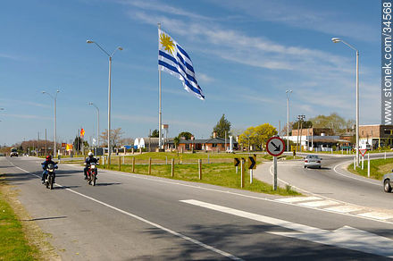 Uruguayan flag in front of the Parque Rodó. Route 11. - San José - URUGUAY. Photo #34568