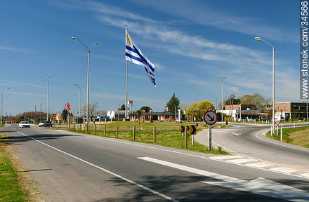 Uruguayan flag in front of the Parque Rodó. Route 11. - San José - URUGUAY. Photo #34566