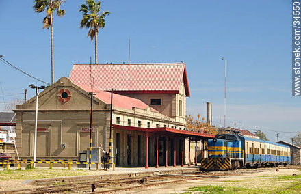 Estación de ferrocarril de San José de Mayo. - Departamento de San José - URUGUAY. Foto No. 34550