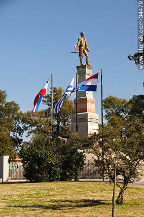 Plaza independencia en San José de Mayo. - Departamento de San José - URUGUAY. Foto No. 34479