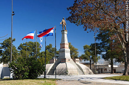 Plaza independencia en San José de Mayo. - Departamento de San José - URUGUAY. Foto No. 34475