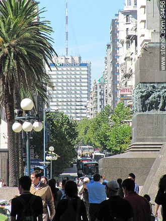Plaza Independencia y Av. 18 de Julio - Departamento de Montevideo - URUGUAY. Foto No. 34456