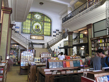 Librería Puro Verso, ex Pablo Ferrando en la peatonal Sarandí. - Departamento de Montevideo - URUGUAY. Foto No. 34451