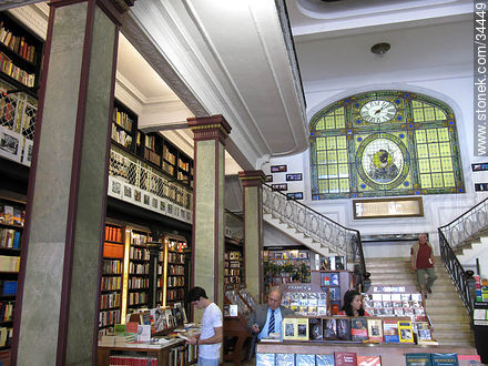 Librería Puro Verso, ex Pablo Ferrando en la peatonal Sarandí. - Departamento de Montevideo - URUGUAY. Foto No. 34449
