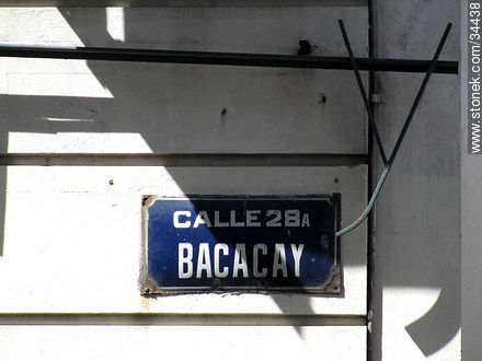 Antiguo cartel de la calle Bacacay - Departamento de Montevideo - URUGUAY. Foto No. 34438