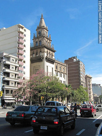 Ministerio de Salud Pública en Brandzen y 18 de Julio. - Departamento de Montevideo - URUGUAY. Foto No. 34431