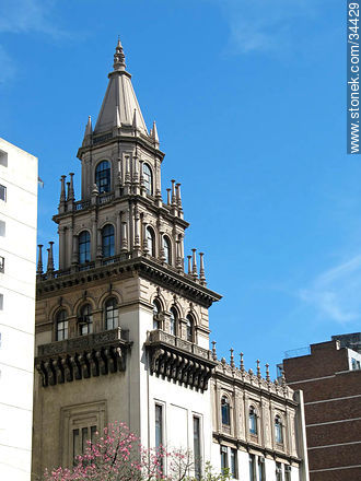 Ministerio de Salud Pública en Brandzen y 18 de Julio. - Departamento de Montevideo - URUGUAY. Foto No. 34429