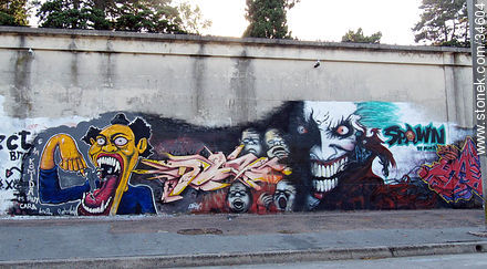Graffitis in Buceo quarter - Department of Montevideo - URUGUAY. Foto No. 34604