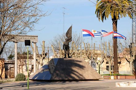 Lavalleja square. - Soriano - URUGUAY. Foto No. 34835