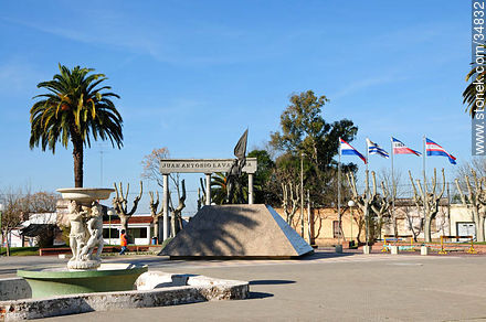 Plaza Lavalleja - Departamento de Soriano - URUGUAY. Foto No. 34832