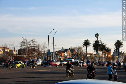 Boulevard beside the river - Soriano - URUGUAY. Foto No. 34791