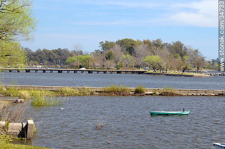Muelle y puente a la Isla del Puerto - Departamento de Soriano - URUGUAY. Foto No. 34733