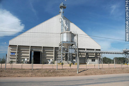 Depósito de granos en Dolores - Departamento de Soriano - URUGUAY. Foto No. 34716