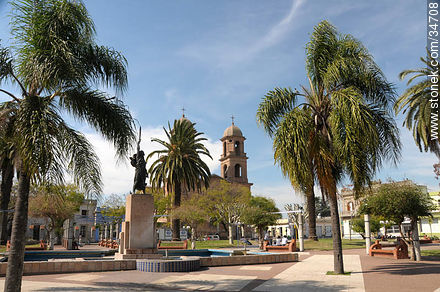 Constitución square of Dolores - Soriano - URUGUAY. Foto No. 34708