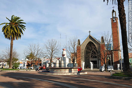 Plaza de Carmelo - Departamento de Colonia - URUGUAY. Foto No. 34898