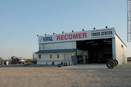 Truck center. Taller para camiones. - Departamento de Río Negro - URUGUAY. Foto No. 35250