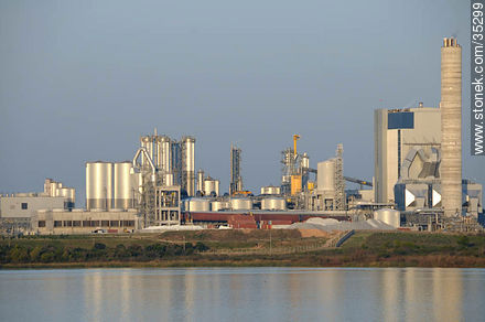 Planta de proceso de pasta de celulosa - Departamento de Río Negro - URUGUAY. Foto No. 35299