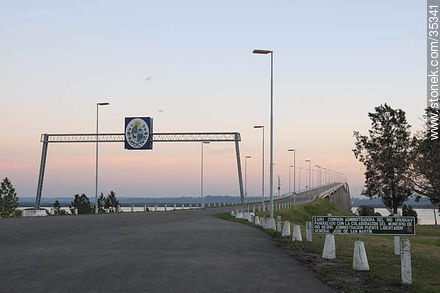 Uruguayan head of the International bridge over Uruguay river - Rio Negro - URUGUAY. Photo #35341