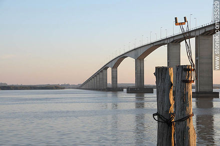 Puente General San Martín entre Fray Bentos y Puerto Unzué. Uruguay - Argentina. - Departamento de Río Negro - URUGUAY. Foto No. 35329