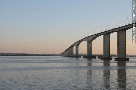 International bridge over Uruguay river - Rio Negro - URUGUAY. Foto No. 35326