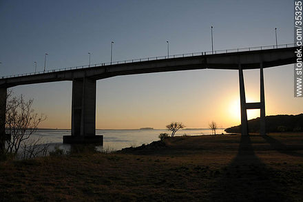 International bridge over Uruguay river - Rio Negro - URUGUAY. Foto No. 35325