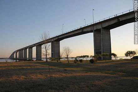 International bridge over Uruguay river - Rio Negro - URUGUAY. Foto No. 35324