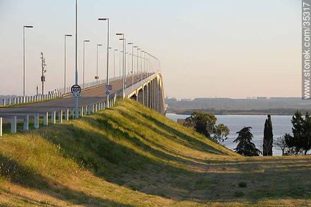 Cabecera del puente General San Martín. Río Uruguay. - Departamento de Río Negro - URUGUAY. Foto No. 35317
