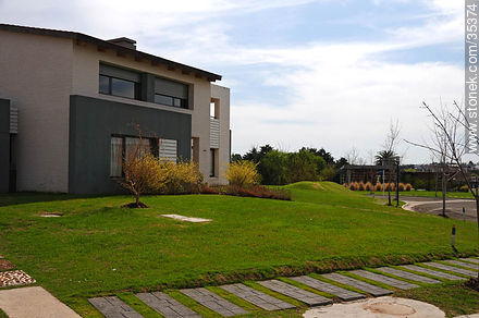 Barrio residencial Jardín - Departamento de Río Negro - URUGUAY. Foto No. 35374