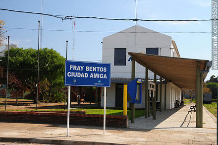 Estación de trenes de Fray Bentos - Departamento de Río Negro - URUGUAY. Foto No. 35357