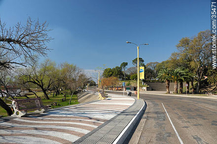 Rambla de Fray Bentos - Departamento de Río Negro - URUGUAY. Foto No. 35471