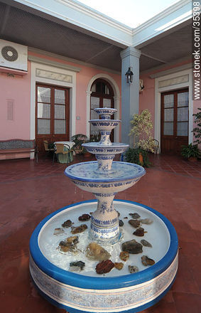 Fountain in La Posada hotel - Rio Negro - URUGUAY. Foto No. 35398