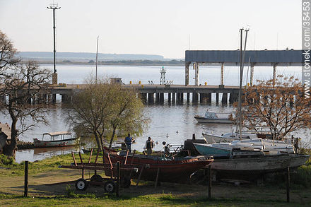 Muelle del Puerto de Fray Bentos - Departamento de Río Negro - URUGUAY. Foto No. 35453