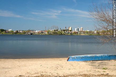 Beach in Los Arrayanes resort. Río Negro river. - Rio Negro - URUGUAY. Photo #35477