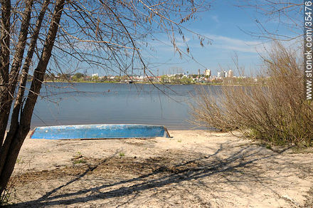 Playa del balneario Los Arrayanes - Departamento de Río Negro - URUGUAY. Foto No. 35476