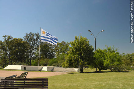 Plaza de la Bandera. Flag square. - Department of Florida - URUGUAY. Foto No. 35598