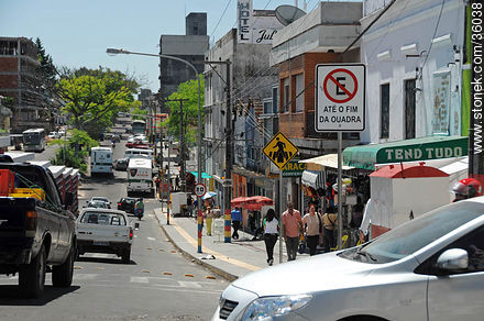 Avenida Tamandaré casi esq. Silveira Martins - Departamento de Rivera - URUGUAY. Foto No. 36038