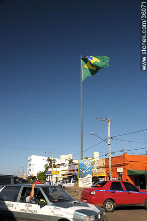 Quaraí. Brazilian flag. - Artigas - URUGUAY. Photo #36071