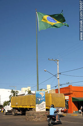 Quaraí. Brazilian flag. - Artigas - URUGUAY. Photo #36067