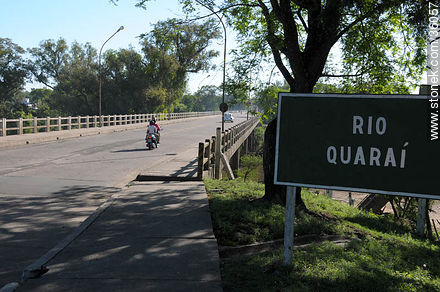 Puente Internacional de la Concordia sobre el río Cuareim. Une la ciudad de Artigas con Quaraí en Brasil - Departamento de Artigas - URUGUAY. Foto No. 36057