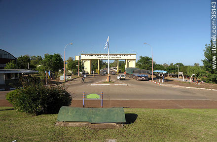 Puente Internacional de la Concordia desde Artigas (Uruguay) a Quaraí (Brasil) sobre el río Cuareim. - Departamento de Artigas - URUGUAY. Foto No. 36143